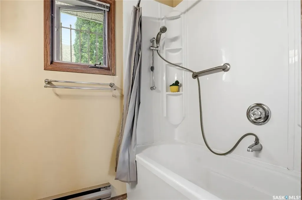 332 I Avenue S Saskatoon SK S7M 1Y2
