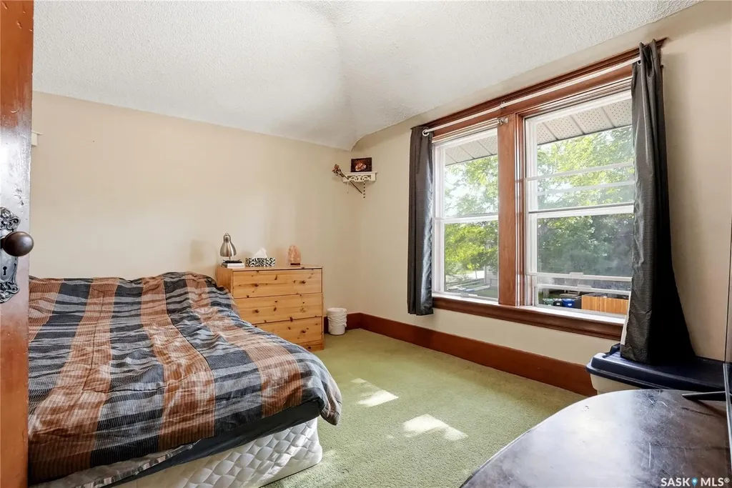 332 I Avenue S Saskatoon SK S7M 1Y2