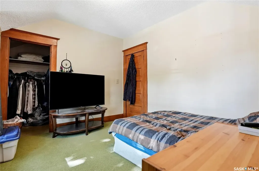 332 I Avenue S Saskatoon SK S7M 1Y2