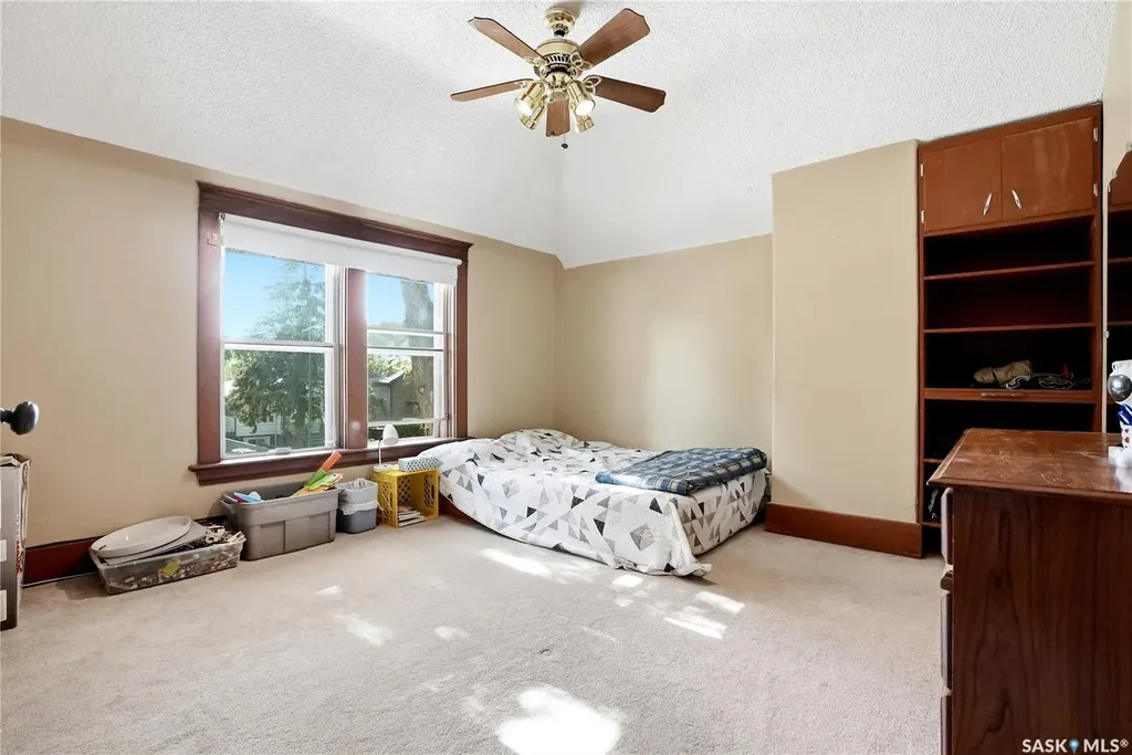 332 I Avenue S Saskatoon SK S7M 1Y2