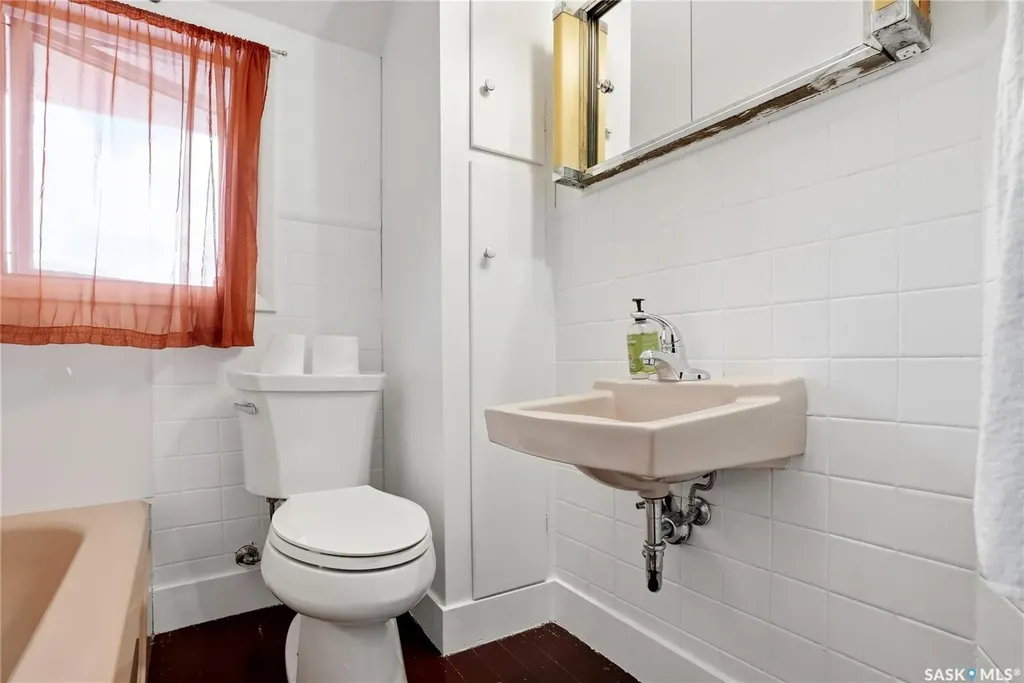 332 I Avenue S Saskatoon SK S7M 1Y2