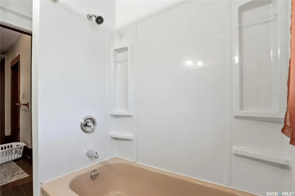 332 I Avenue S Saskatoon SK S7M 1Y2