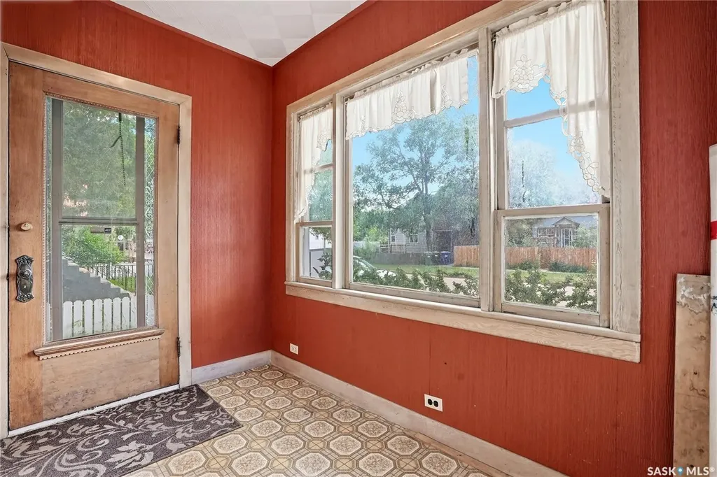 332 I Avenue S Saskatoon SK S7M 1Y2