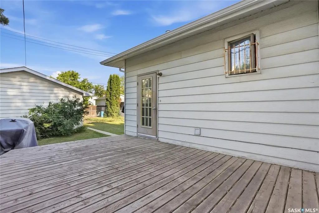 332 I Avenue S Saskatoon SK S7M 1Y2