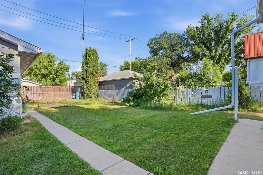 332 I Avenue S Saskatoon SK S7M 1Y2
