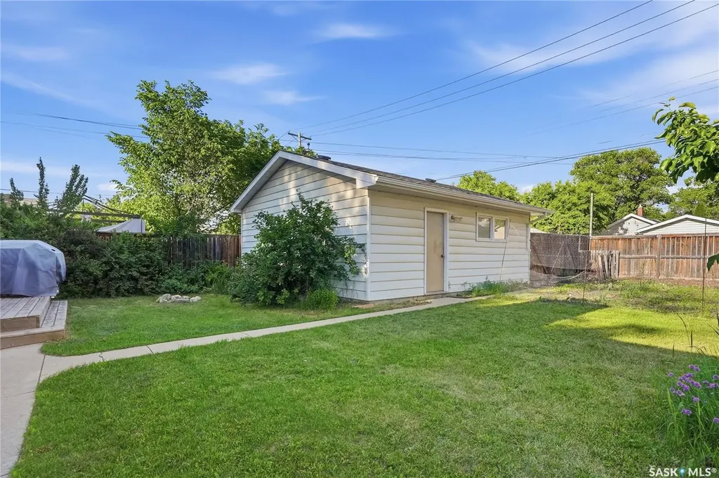 332 I Avenue S Saskatoon SK S7M 1Y2