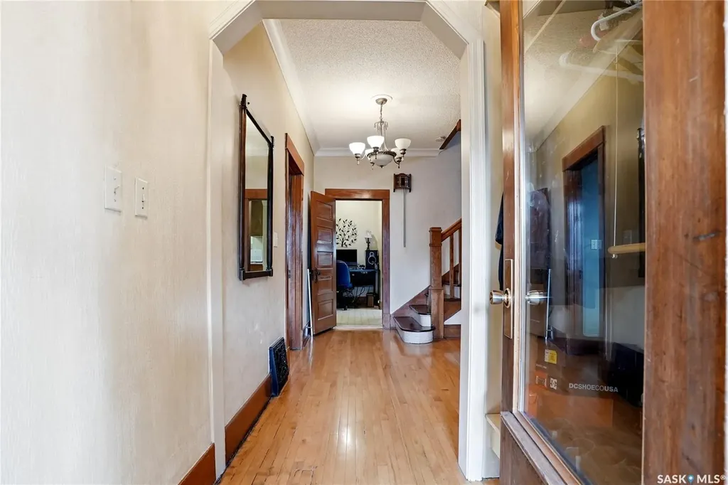 332 I Avenue S Saskatoon SK S7M 1Y2