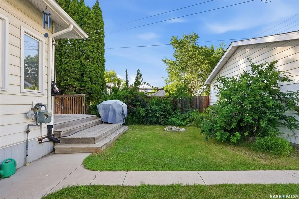 332 I Avenue S Saskatoon SK S7M 1Y2
