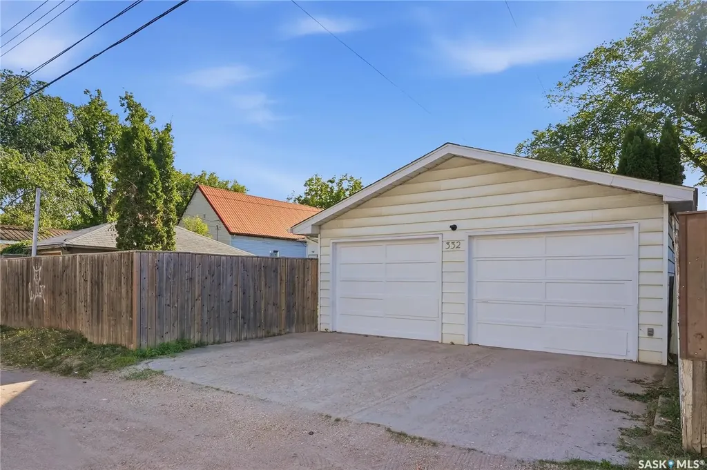 332 I Avenue S Saskatoon SK S7M 1Y2