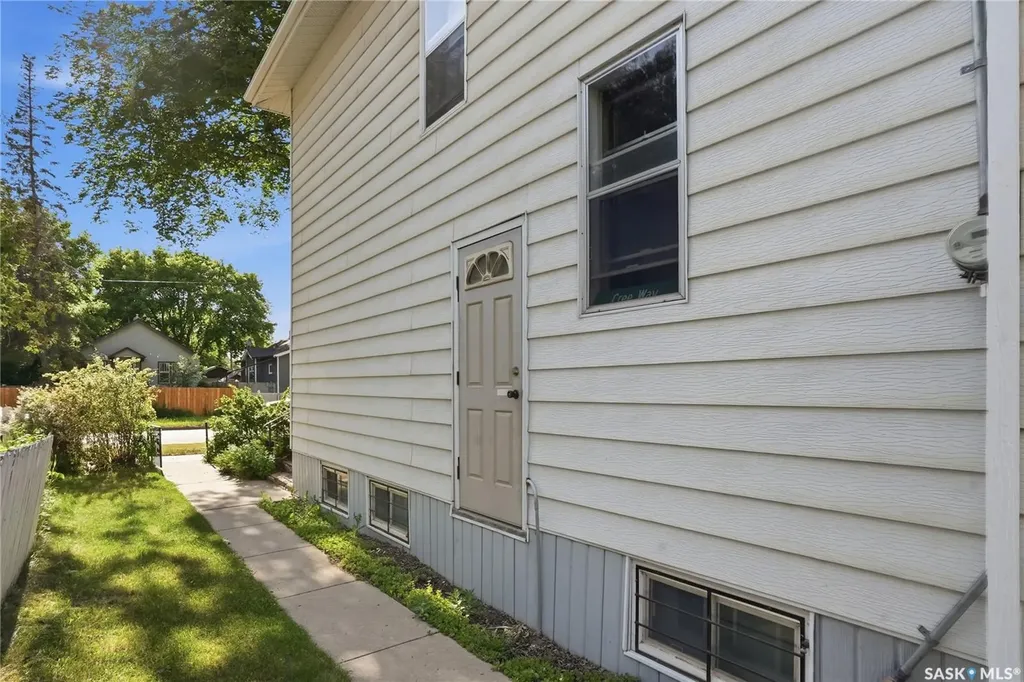 332 I Avenue S Saskatoon SK S7M 1Y2