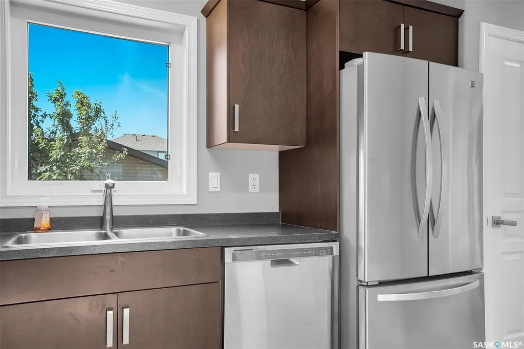 643 Hampton Circle Saskatoon SK S7R 0K1