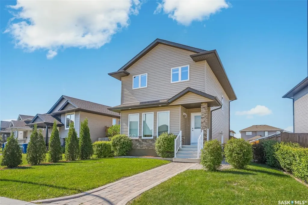 643 Hampton Circle Saskatoon SK S7R 0K1