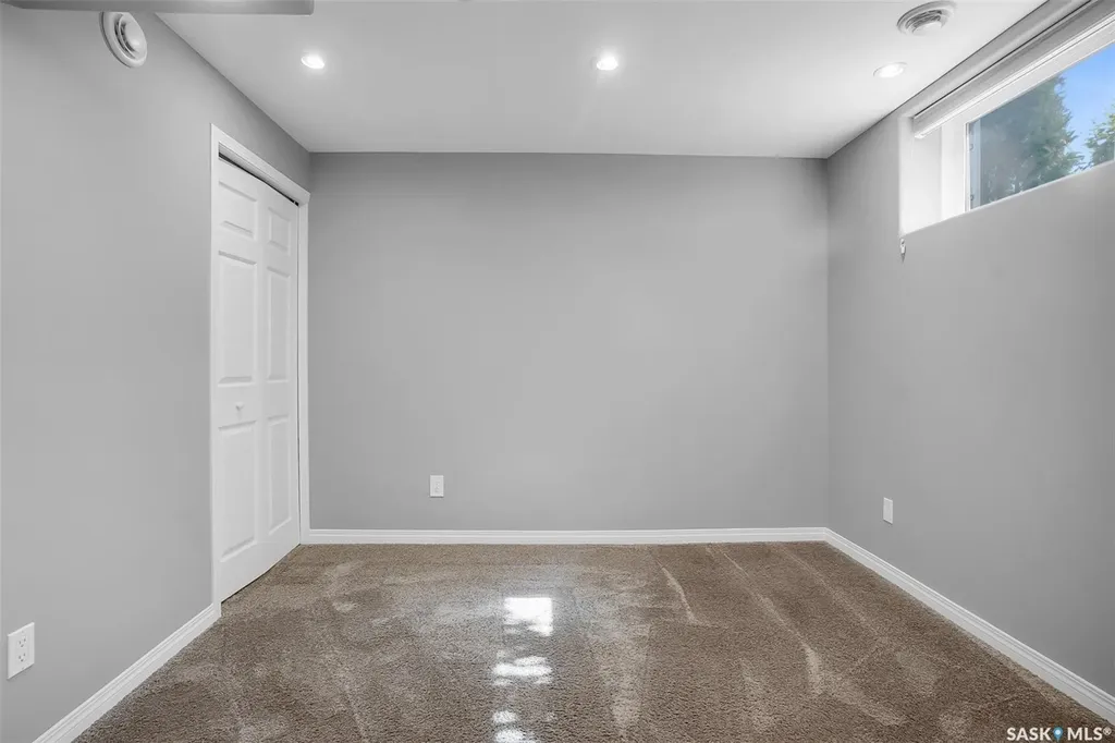 643 Hampton Circle Saskatoon SK S7R 0K1