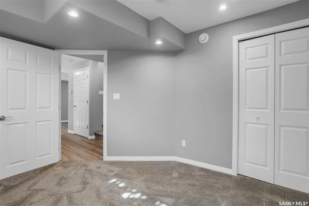 643 Hampton Circle Saskatoon SK S7R 0K1