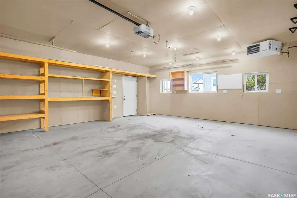 643 Hampton Circle Saskatoon SK S7R 0K1