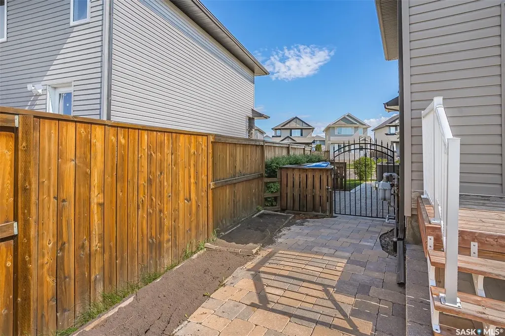 643 Hampton Circle Saskatoon SK S7R 0K1