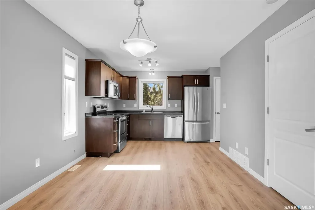 643 Hampton Circle Saskatoon SK S7R 0K1