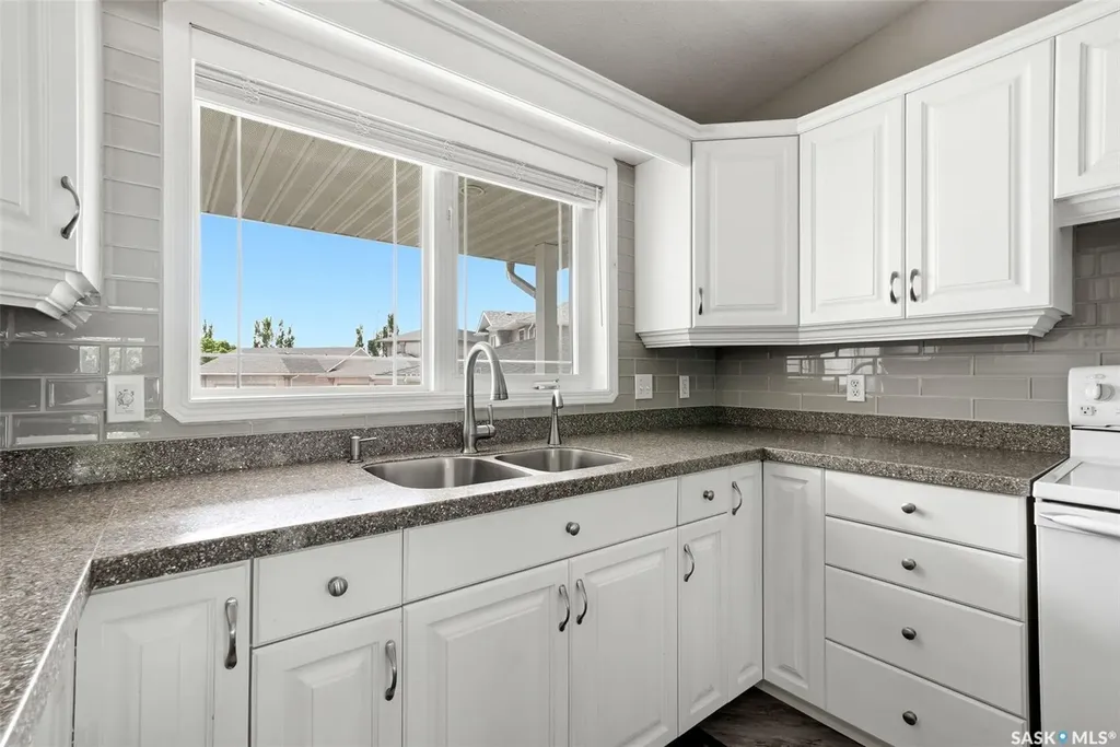 8034 Knox Place Regina SK S4Y 1G5