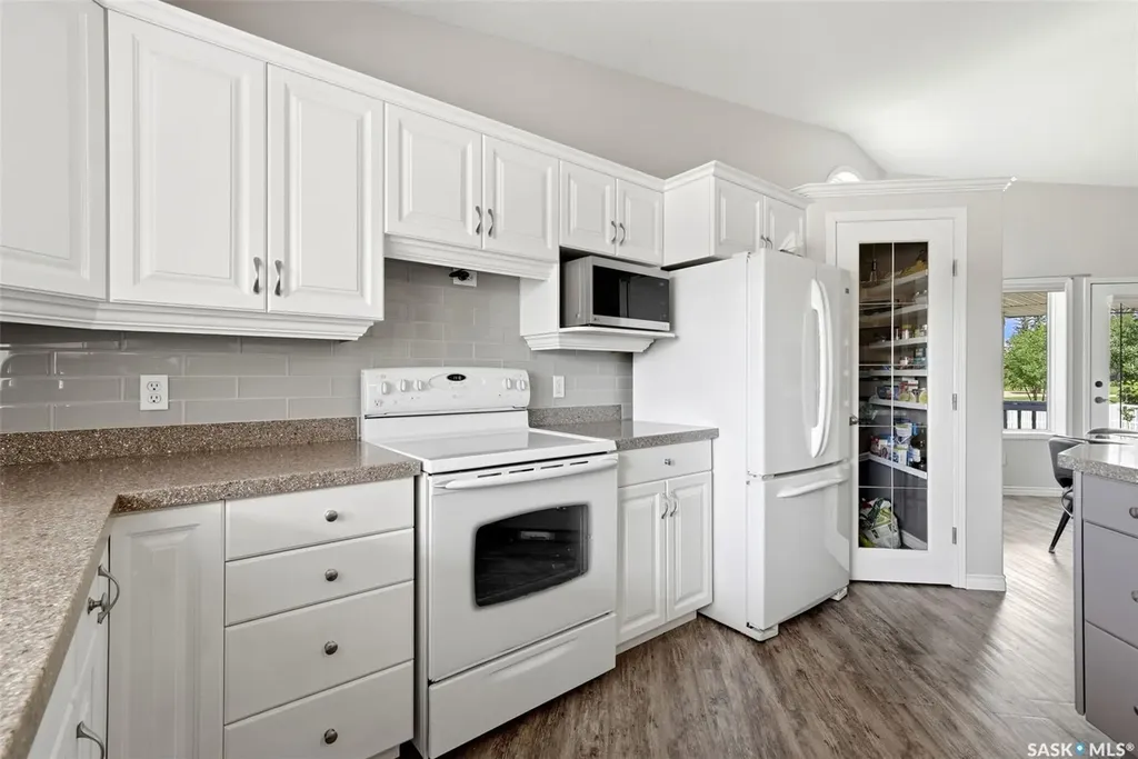 8034 Knox Place Regina SK S4Y 1G5