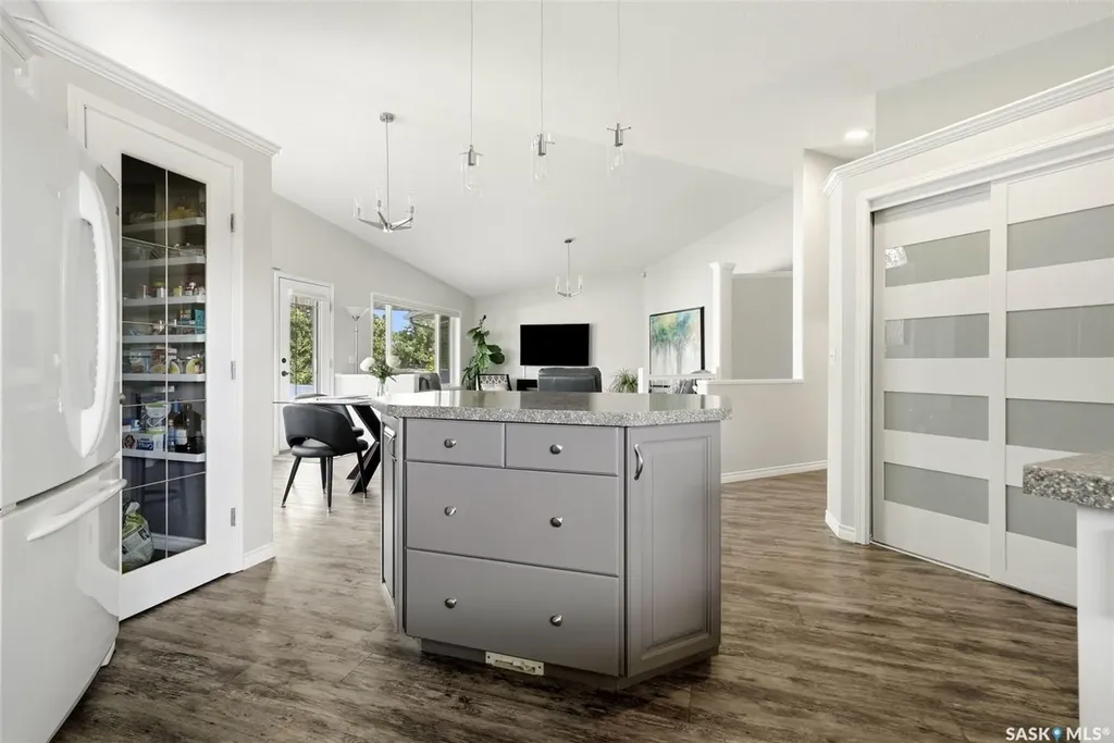 8034 Knox Place Regina SK S4Y 1G5