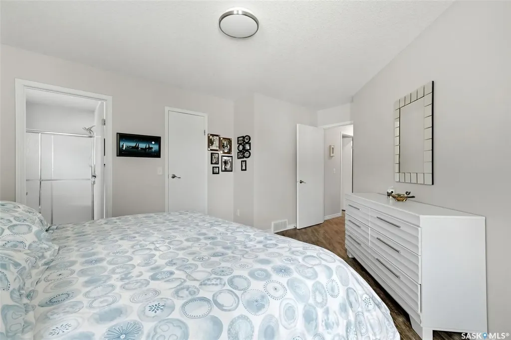 8034 Knox Place Regina SK S4Y 1G5
