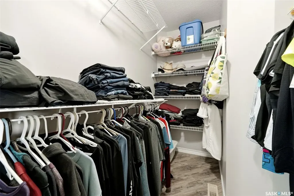 8034 Knox Place Regina SK S4Y 1G5