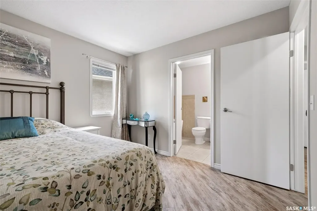 8034 Knox Place Regina SK S4Y 1G5
