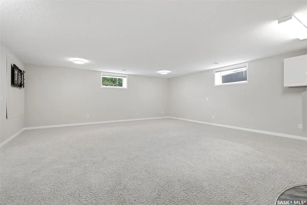 8034 Knox Place Regina SK S4Y 1G5
