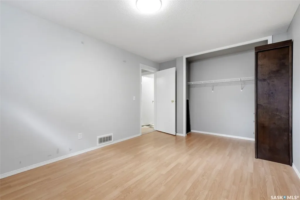 8034 Knox Place Regina SK S4Y 1G5