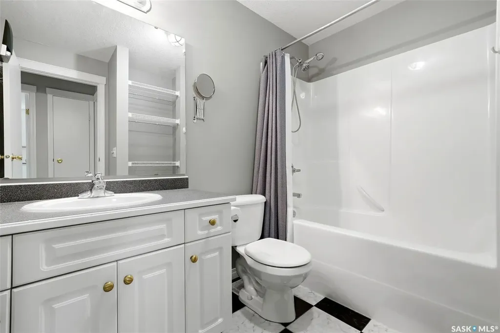 8034 Knox Place Regina SK S4Y 1G5
