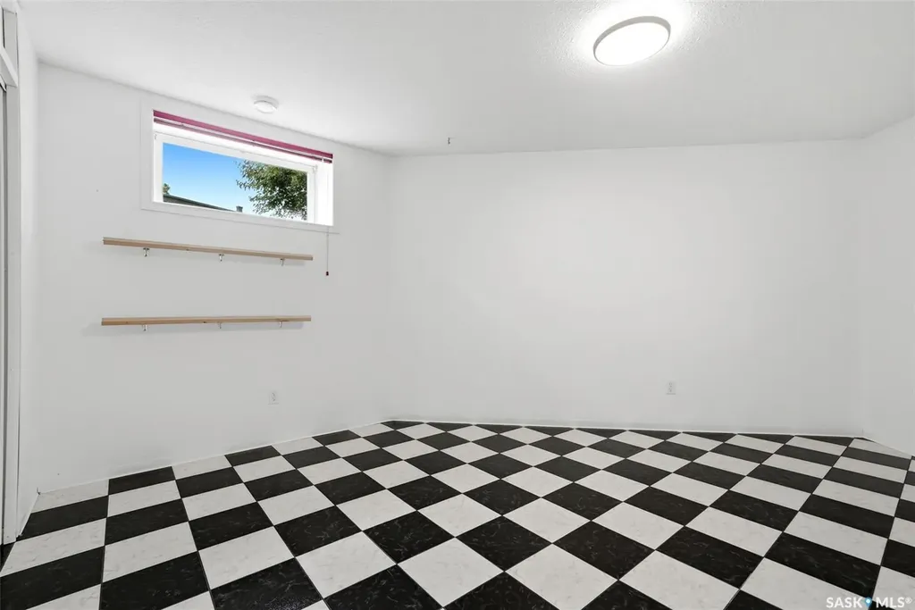 8034 Knox Place Regina SK S4Y 1G5