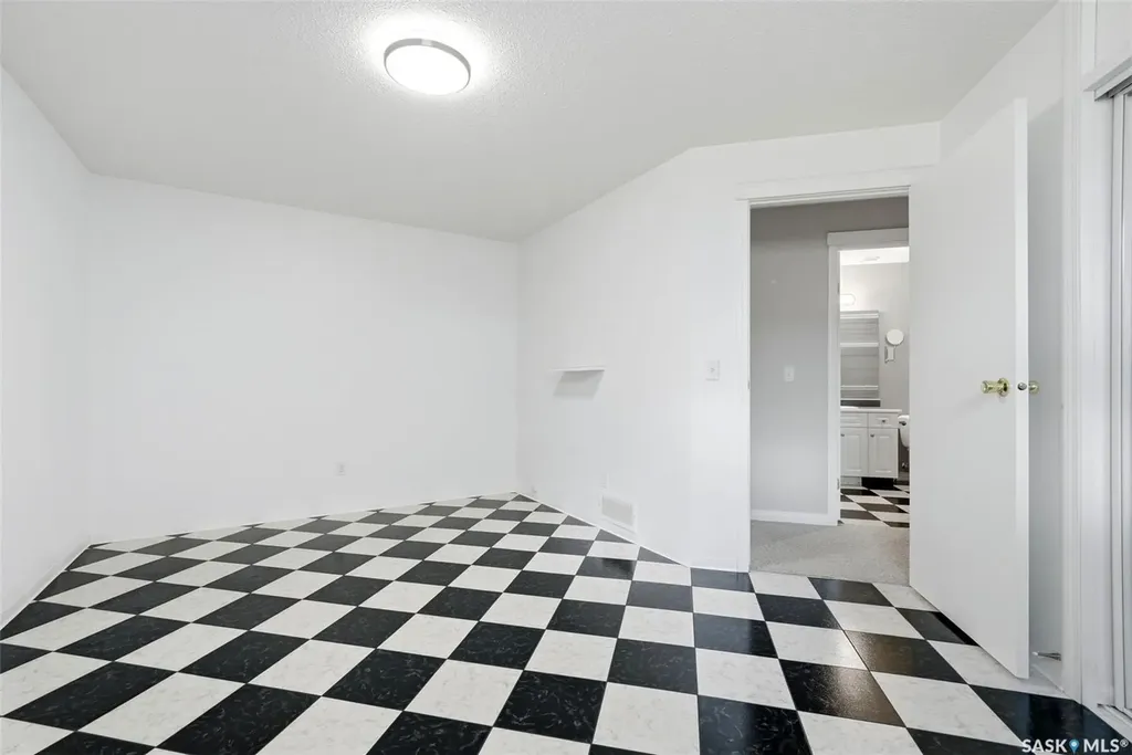 8034 Knox Place Regina SK S4Y 1G5