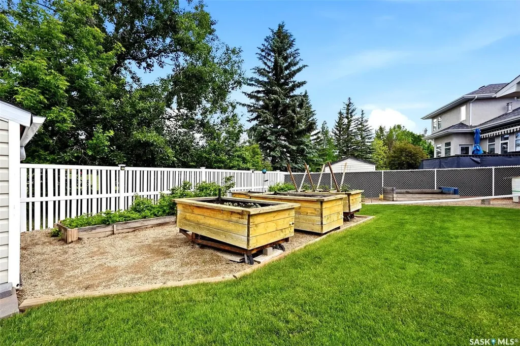8034 Knox Place Regina SK S4Y 1G5