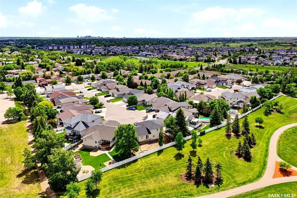 8034 Knox Place Regina SK S4Y 1G5