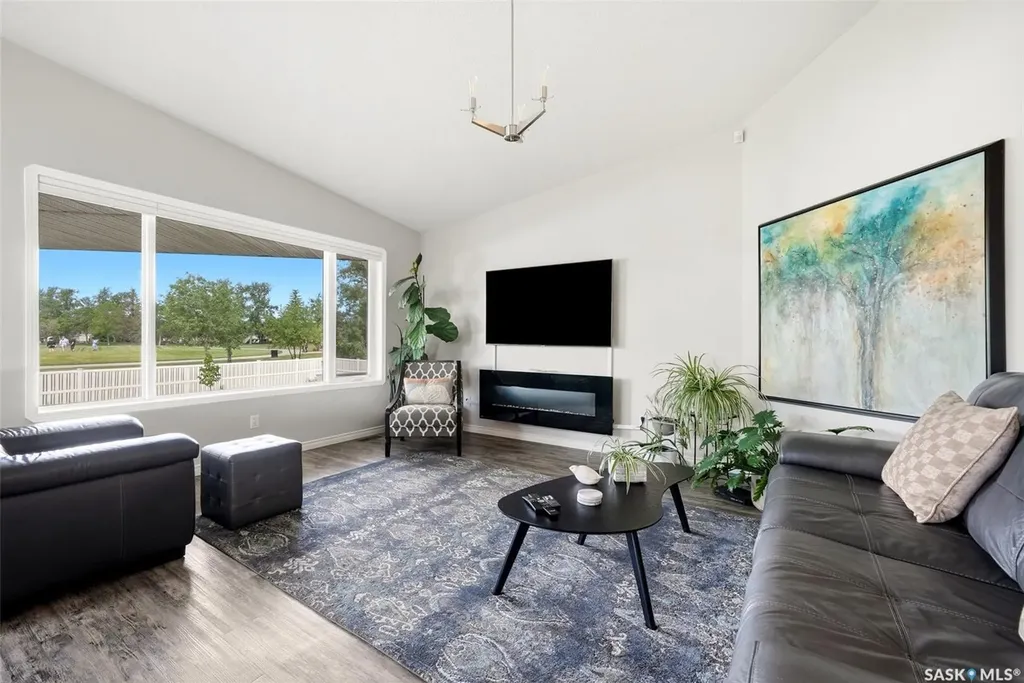 8034 Knox Place Regina SK S4Y 1G5