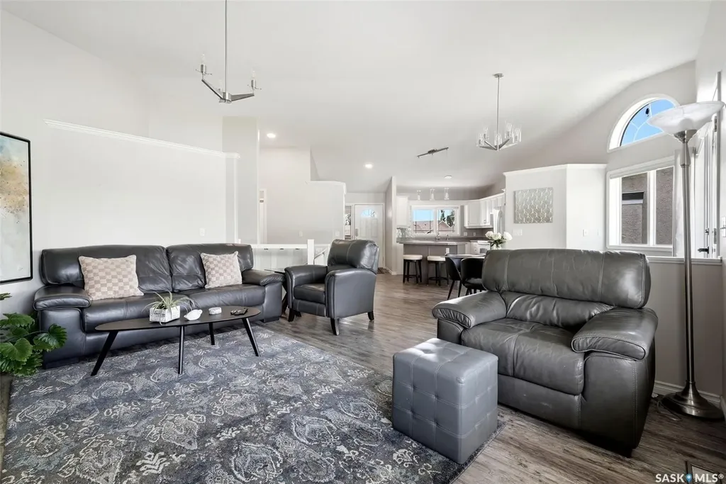 8034 Knox Place Regina SK S4Y 1G5