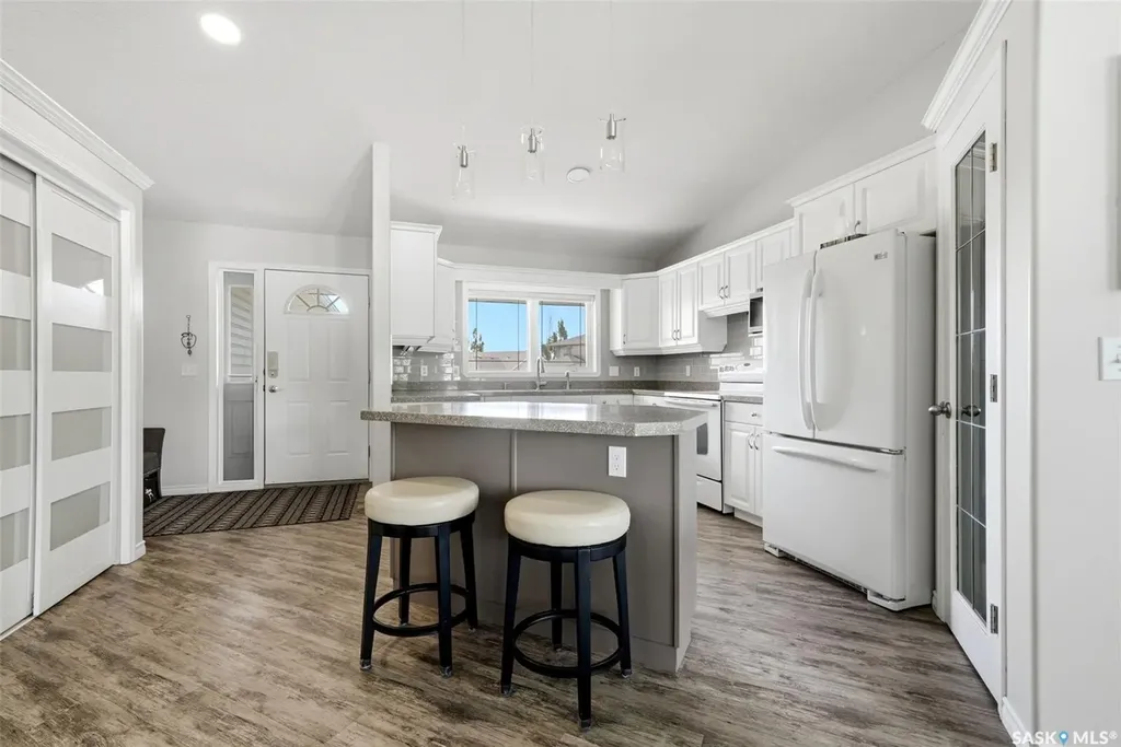 8034 Knox Place Regina SK S4Y 1G5