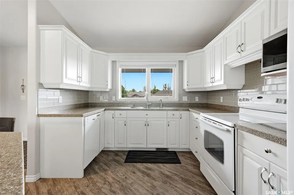 8034 Knox Place Regina SK S4Y 1G5