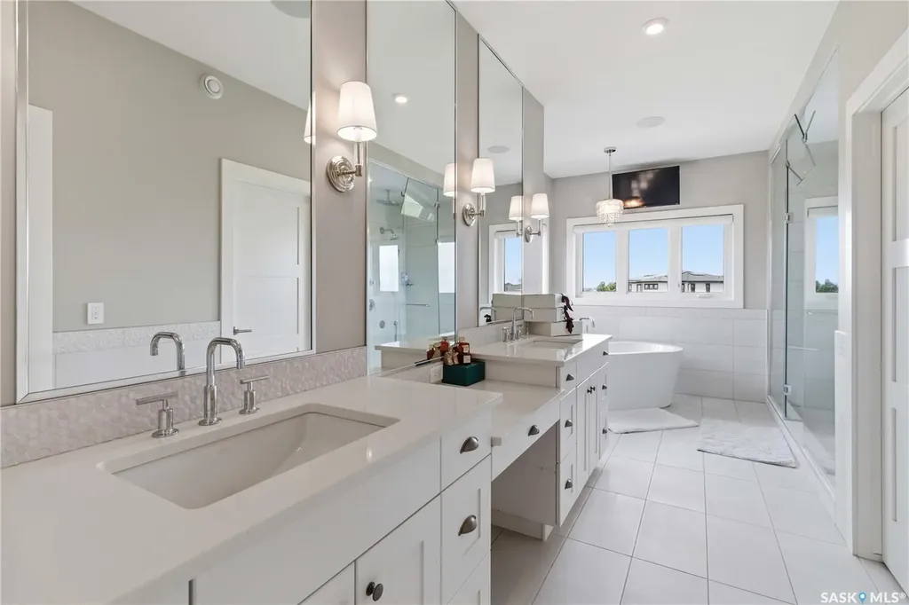 467 Mahabir Crescent Saskatoon SK S7W 0J7