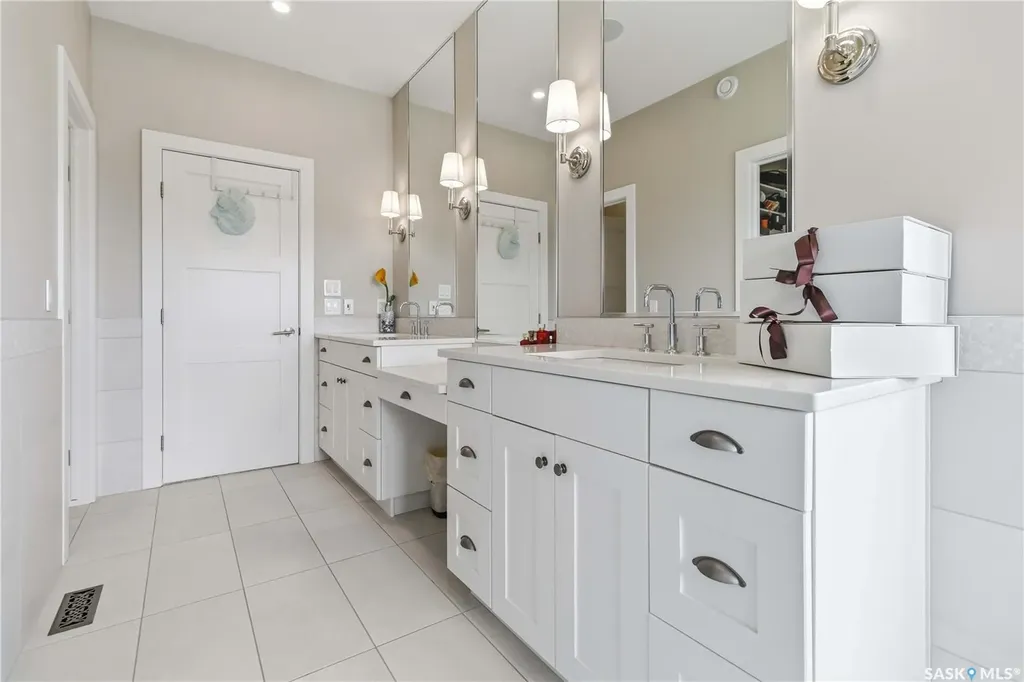 467 Mahabir Crescent Saskatoon SK S7W 0J7