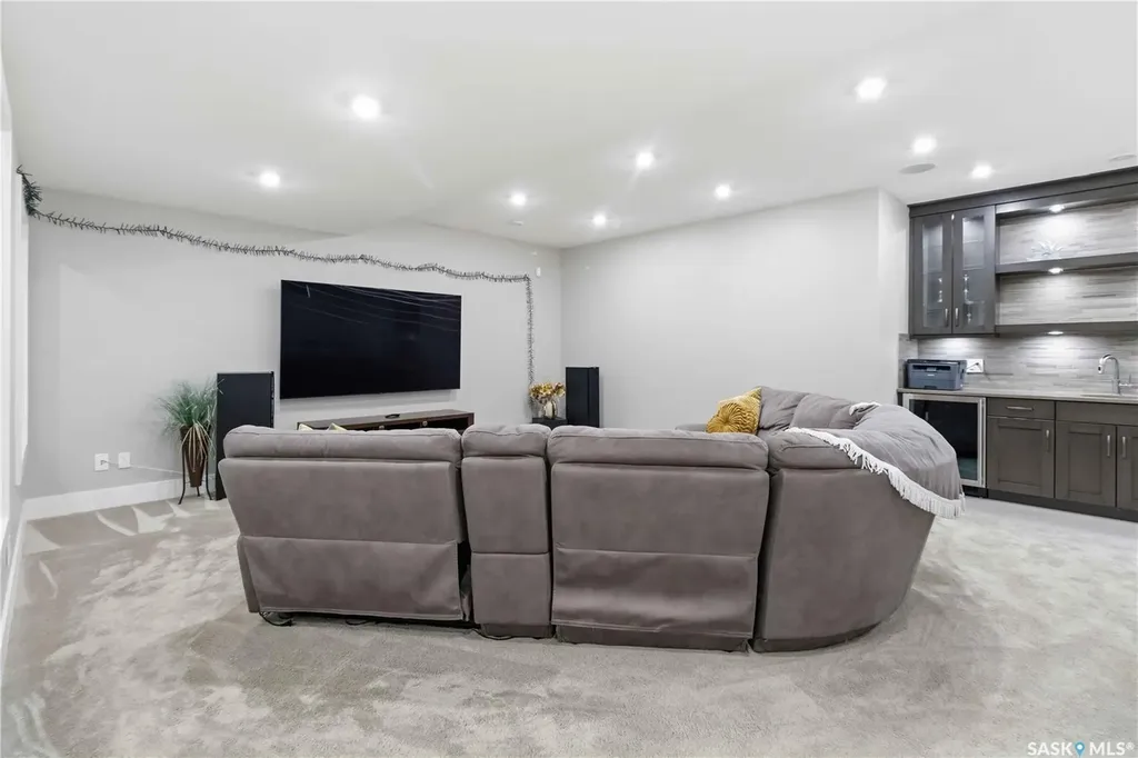 467 Mahabir Crescent Saskatoon SK S7W 0J7
