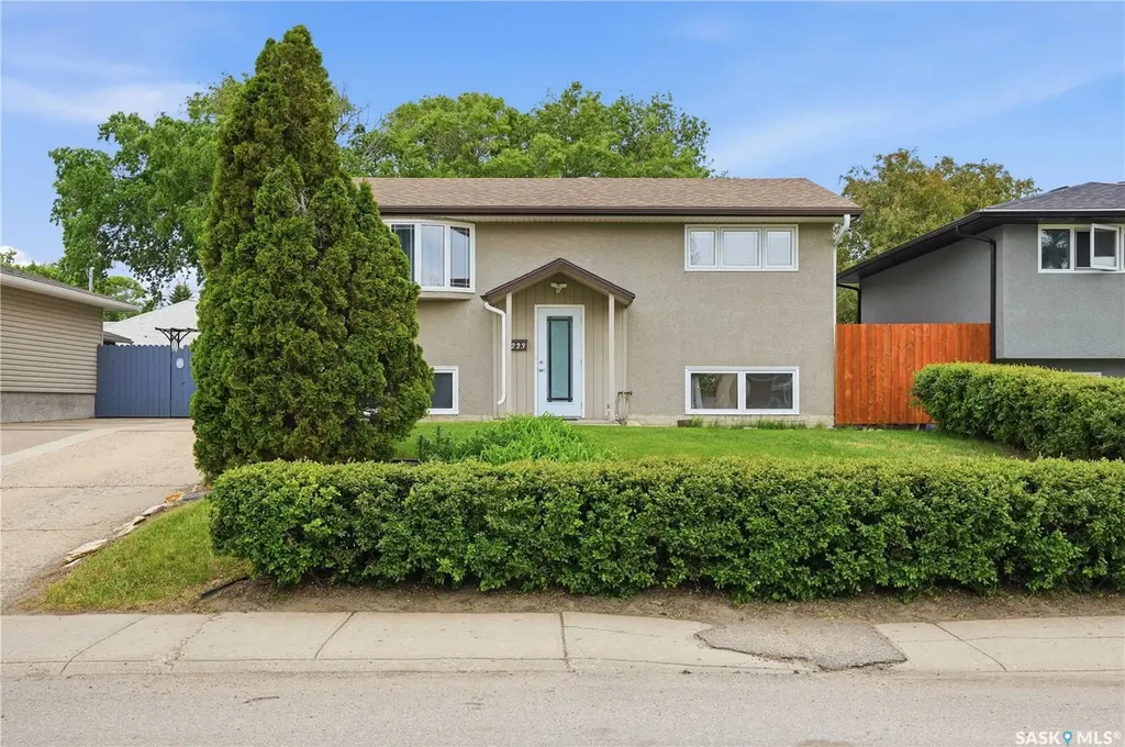 1223 Warner Street Moose Jaw SK S6H 6G9