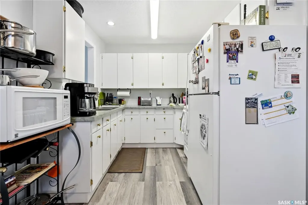 1223 Warner Street Moose Jaw SK S6H 6G9