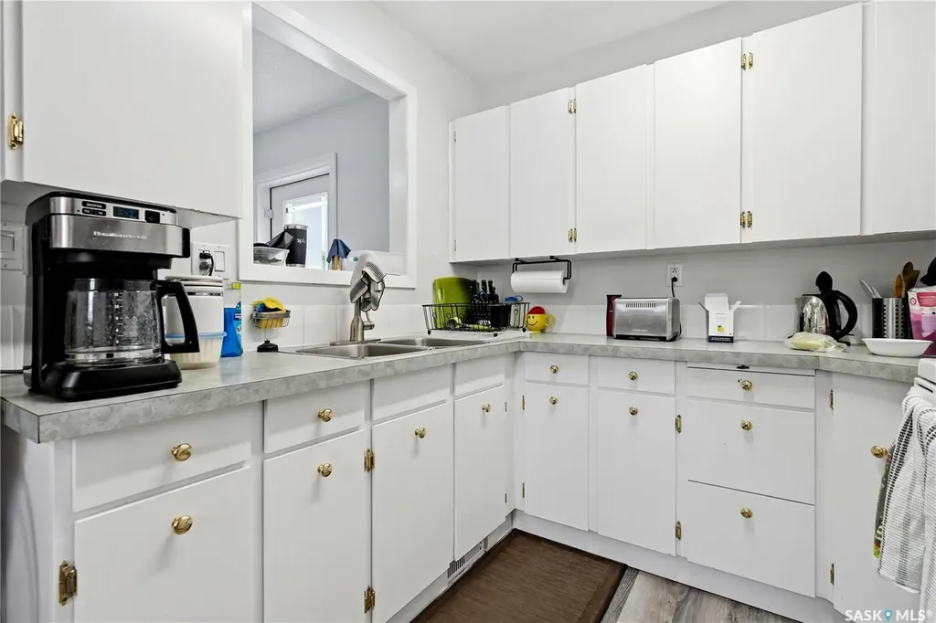 1223 Warner Street Moose Jaw SK S6H 6G9