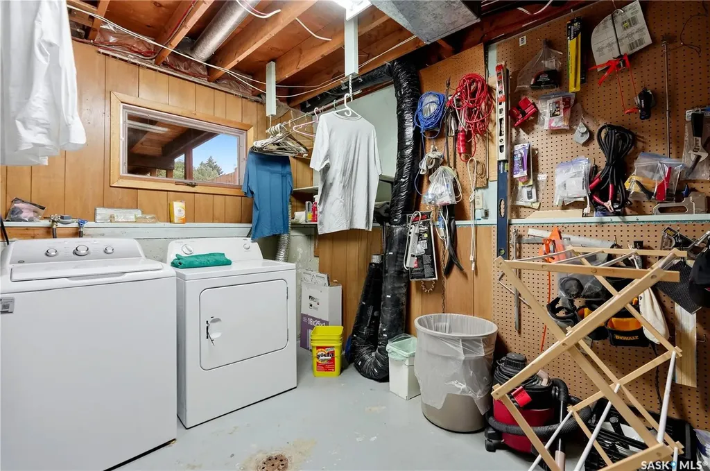 1223 Warner Street Moose Jaw SK S6H 6G9