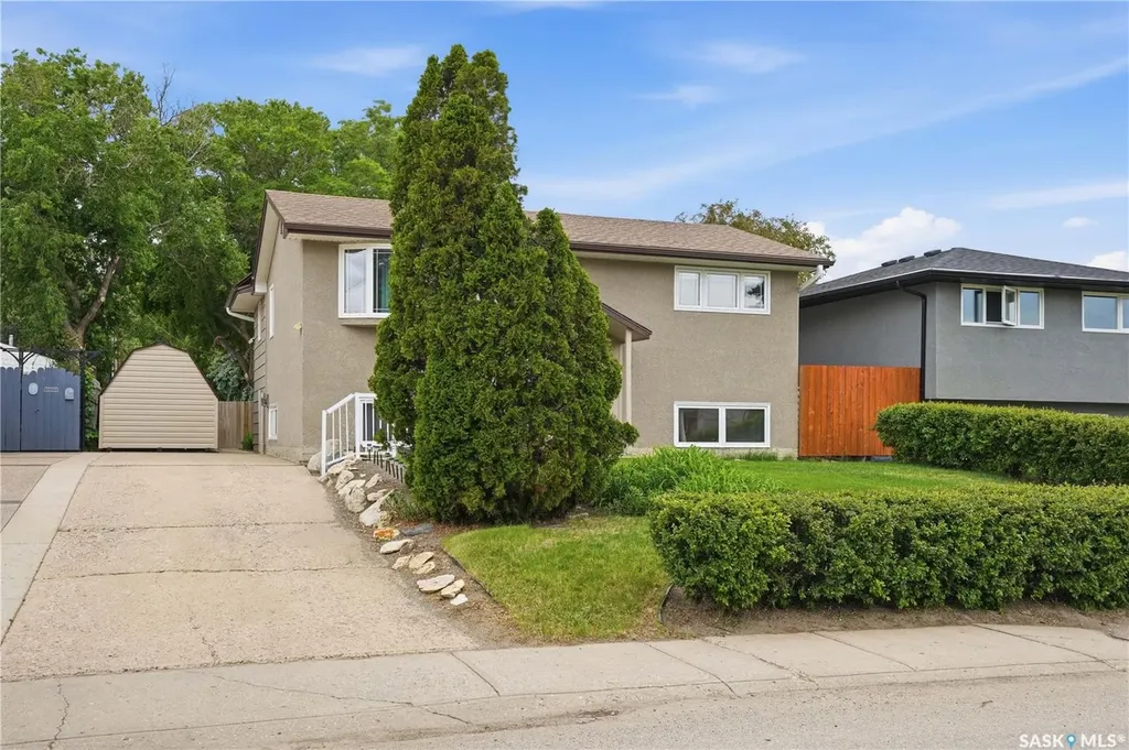1223 Warner Street Moose Jaw SK S6H 6G9