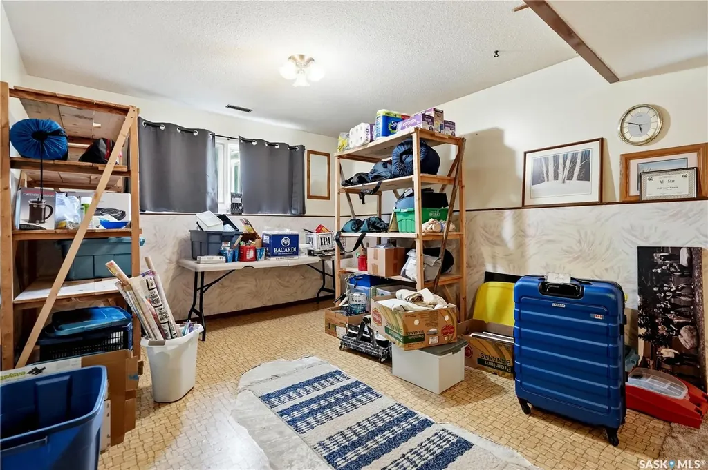 1223 Warner Street Moose Jaw SK S6H 6G9