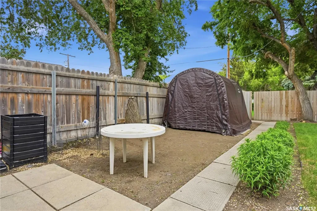 1223 Warner Street Moose Jaw SK S6H 6G9