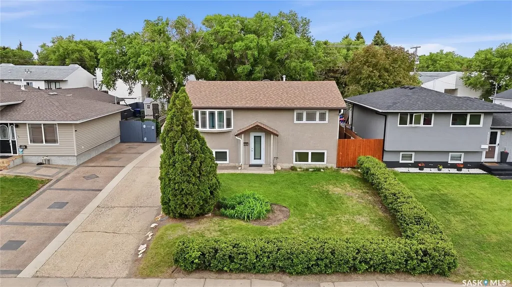 1223 Warner Street Moose Jaw SK S6H 6G9