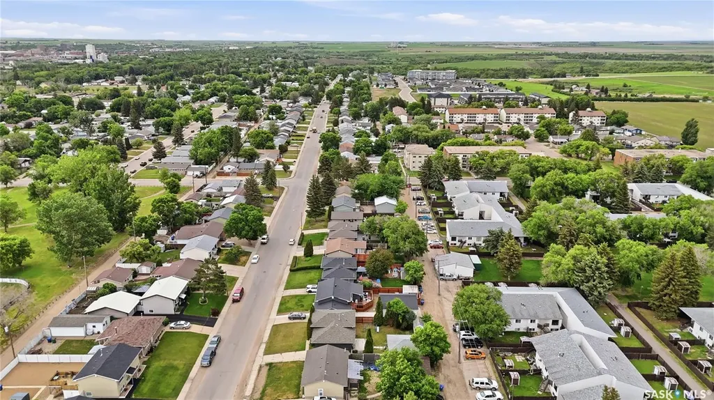 1223 Warner Street Moose Jaw SK S6H 6G9